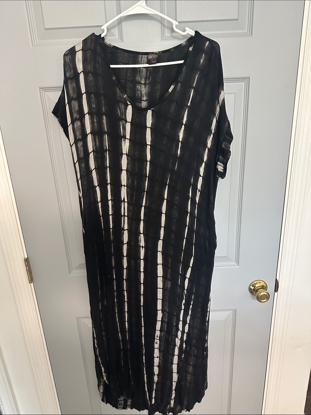 Black & White Tie-Dye V-Neck Swim Coverup Dress